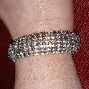 Aurora borealis beautiful 8in bracelets silvertone.